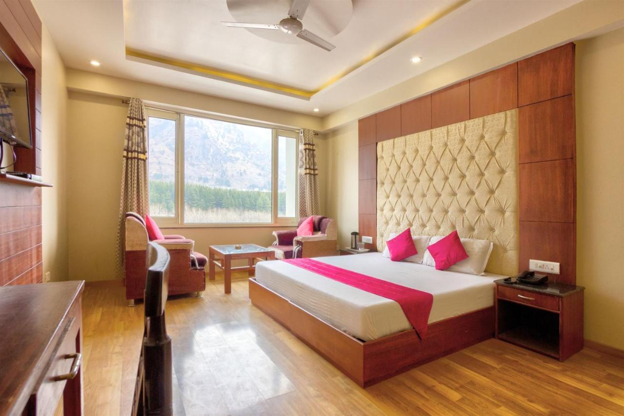Neelam Hotel