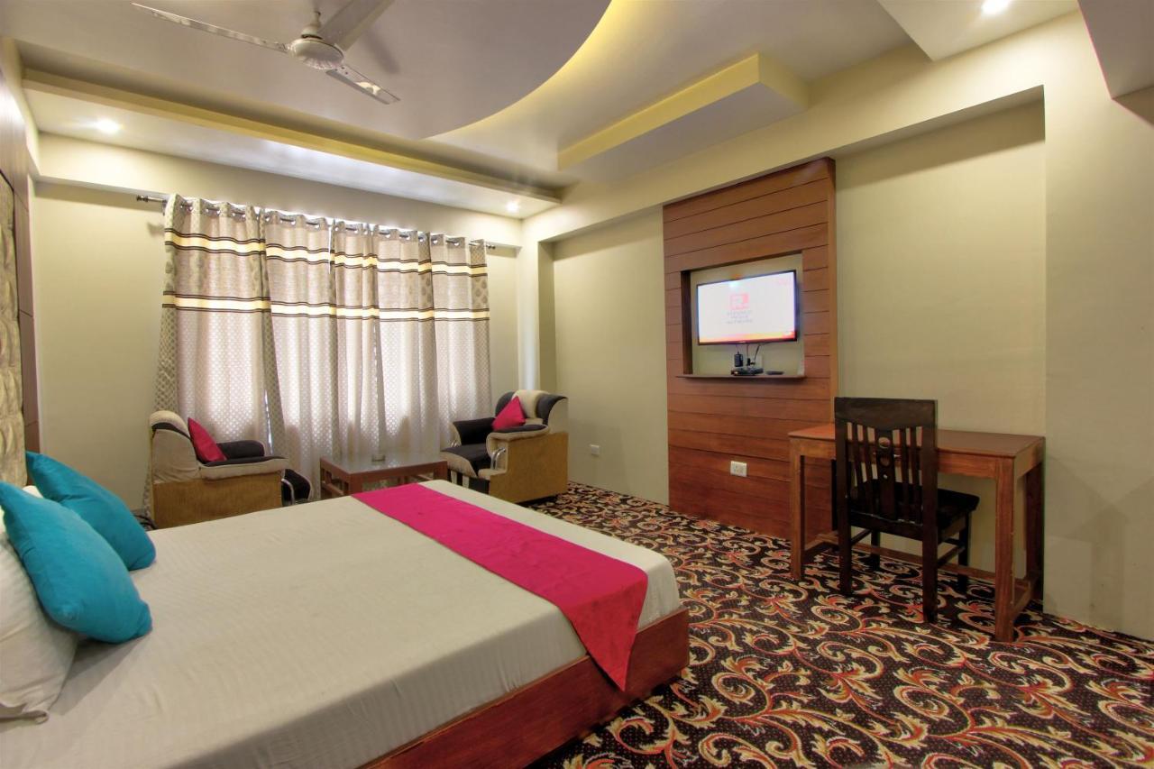 Neelam Hotel